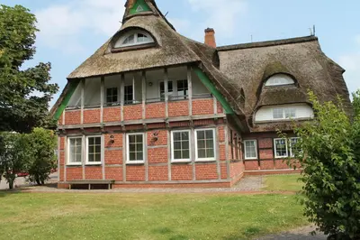 Das Gebäude in dem sich die Ferienwohnung befindet
