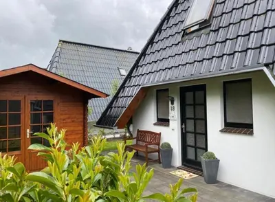 Das Gebäude in dem sich das Ferienhaus befindet