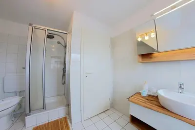 Ein Badezimmer in der Unterkunft MU32a Dachgeschoss mit Gartenanteil