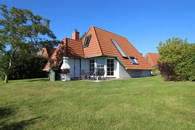 Das Gebäude in dem sich das Ferienhaus befindet