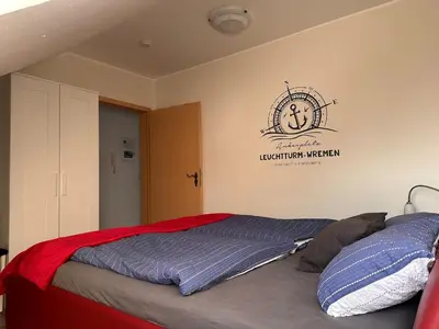 Ein Bett oder Betten in einem Zimmer der Unterkunft PM11 FeWo Leuchtturm Wremen