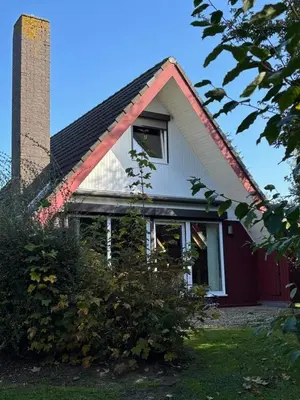 Das Gebäude in dem sich das Ferienhaus befindet