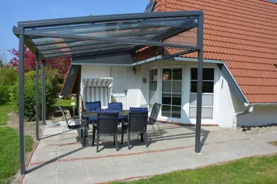 Das Gebäude in dem sich das Ferienhaus befindet