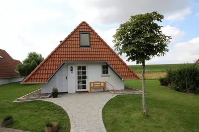 Das Gebäude in dem sich das Ferienhaus befindet