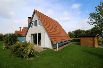 Das Gebäude in dem sich das Ferienhaus befindet