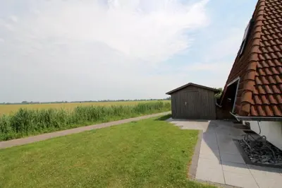 Das Gebäude in dem sich das Ferienhaus befindet