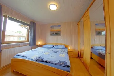 Ein Bett oder Betten in einem Zimmer der Unterkunft KW21a Ferienhaus Silbermöwe