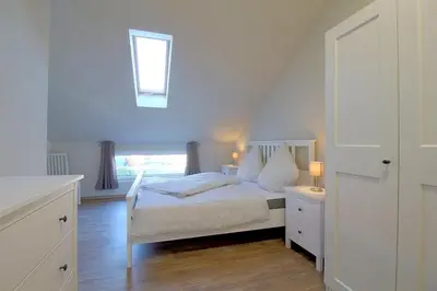 Ein Bett oder Betten in einem Zimmer der Unterkunft KW4c Haus Deichbrand