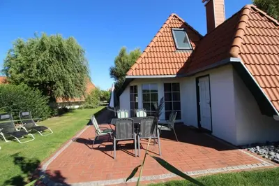 Ein Garten an der Unterkunft SV3 Hans Albers 13