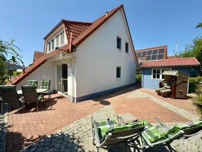Das Gebäude in dem sich das Ferienhaus befindet