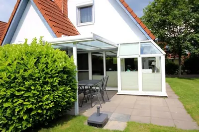 Ein Garten an der Unterkunft SL Tegeler Plate 8