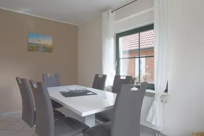 Ein Sitzbereich in der Unterkunft KW19 Ferienhaus Kormoranweg