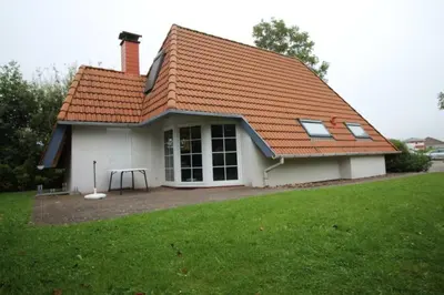 Das Gebäude in dem sich das Ferienhaus befindet