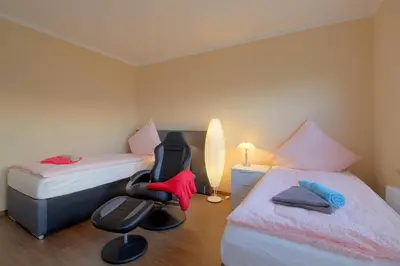 Ein Bett oder Betten in einem Zimmer der Unterkunft Gästehaus Dorum 03