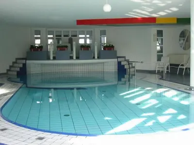 Der Swimmingpool an oder in der Nähe von KW42-306 Triton mit Schwimmbad