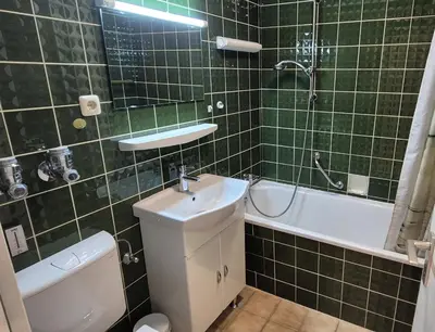Ein Badezimmer in der Unterkunft Terrassenhaus, FeWo 63
