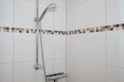 Ein Badezimmer in der Unterkunft Duhner Dorfvilla, FeWo 1