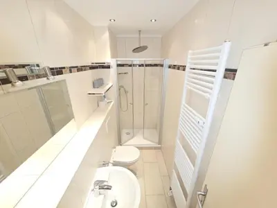 Ein Badezimmer in der Unterkunft Strandhochhaus E3