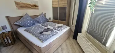 Ein Bett oder Betten in einem Zimmer der Unterkunft ToNi`s Strandbude