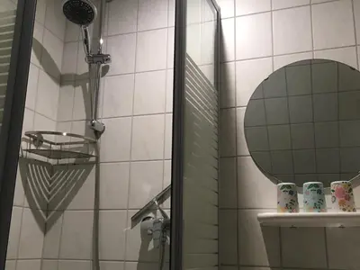 Ein Badezimmer in der Unterkunft Gästehaus Zur Linde
