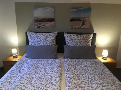 Ein Bett oder Betten in einem Zimmer der Unterkunft Gästehaus Zur Linde