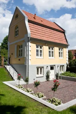 Das Gebäude in dem sich das Ferienhaus befindet