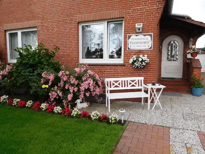 Ein Garten an der Unterkunft Ferienwohnung Küstensnack
