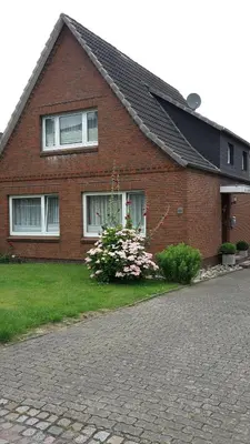 Ein Garten an der Unterkunft westerwarft 10