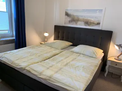 Ein Bett oder Betten in einem Zimmer der Unterkunft Ferienwohnung 307 - mit seitlichem Meerblick