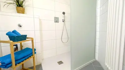 Ein Badezimmer in der Unterkunft Strandhaus Nordseebrandung Fewo B1.1