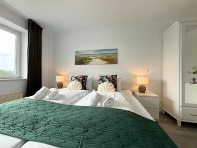 Ein Bett oder Betten in einem Zimmer der Unterkunft Strandhaus Nordseebrandung Fewo A2.1