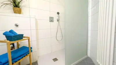 Ein Badezimmer in der Unterkunft Strandhaus Nordseebrandung Fewo C1.1