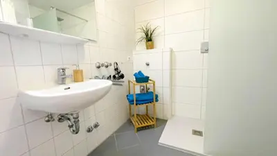 Ein Badezimmer in der Unterkunft Strandhaus Nordseebrandung Fewo B1.3