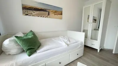 Ein Bett oder Betten in einem Zimmer der Unterkunft Strandhaus Nordseebrandung Fewo D1.5