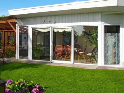 Ein Garten an der Unterkunft Apartment Osterende-1 by Interhome