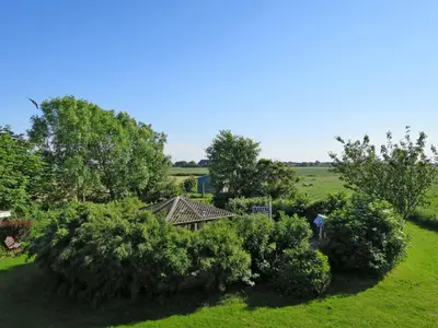 Ein Garten an der Unterkunft Apartment Nordsee-Ferienhaus-3 by Interhome