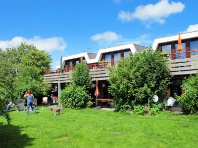 Ein Garten an der Unterkunft Apartment Nordsee-Ferienhaus-4 by Interhome