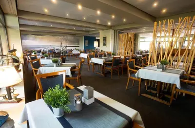 Ein Restaurant oder anderes Speiselokal in der Unterkunft Hotel Deichgraf