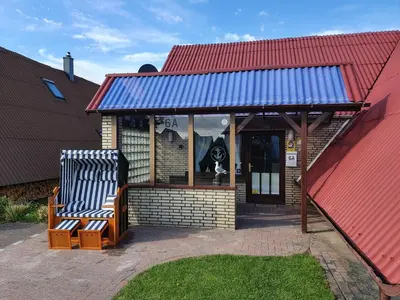 Das Gebäude in dem sich das Ferienhaus befindet