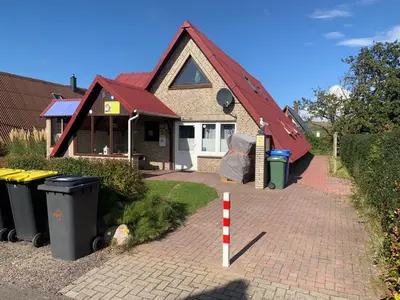 Das Gebäude in dem sich das Ferienhaus befindet