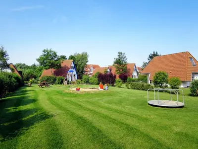 Ein Garten an der Unterkunft Holiday Home Cuxland Ferienpark-1 by Interhome