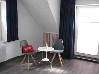 Ein Sitzbereich in der Unterkunft Schlummerkasten
