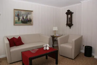 Ein Sitzbereich in der Unterkunft Hotel Beckröge