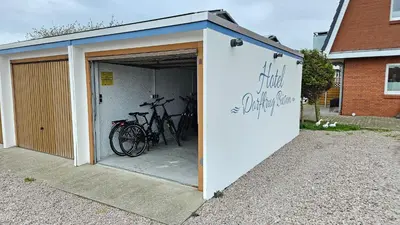 Radfahren an der Unterkunft Hotel Dorfkrug Büsum - günstige Altbauzimmer Am Oland oder in der Nähe