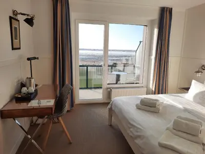 Ein Bett oder Betten in einem Zimmer der Unterkunft Beachhotel Cuxhaven