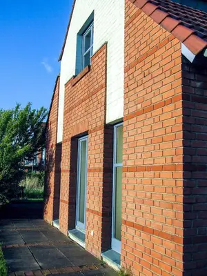 Das Gebäude in dem sich das Ferienhaus befindet