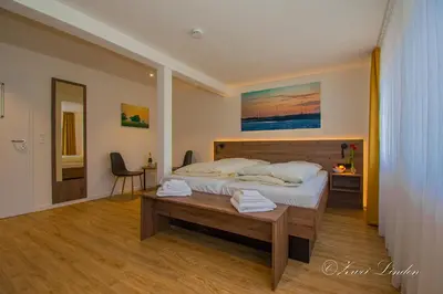 Ein Bett oder Betten in einem Zimmer der Unterkunft Hotel Zwei Linden - links der Elbe - Niedersachsen