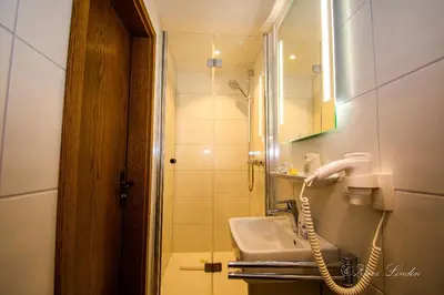 Ein Badezimmer in der Unterkunft Hotel Zwei Linden - links der Elbe - Niedersachsen