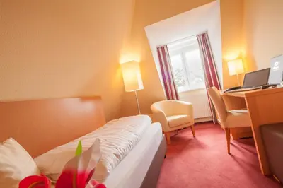 Ein Bett oder Betten in einem Zimmer der Unterkunft Moin Hotel Cuxhaven