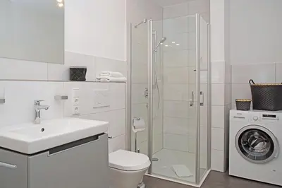 Ein Badezimmer in der Unterkunft Haus Marina 28